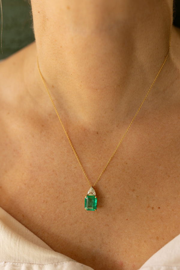 Midori Emerald 5.36 ct and Diamond .62 ct Necklace, 18k Gold